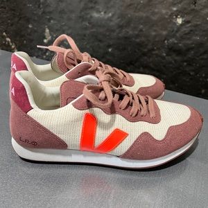 Women’s 8 / EU 39